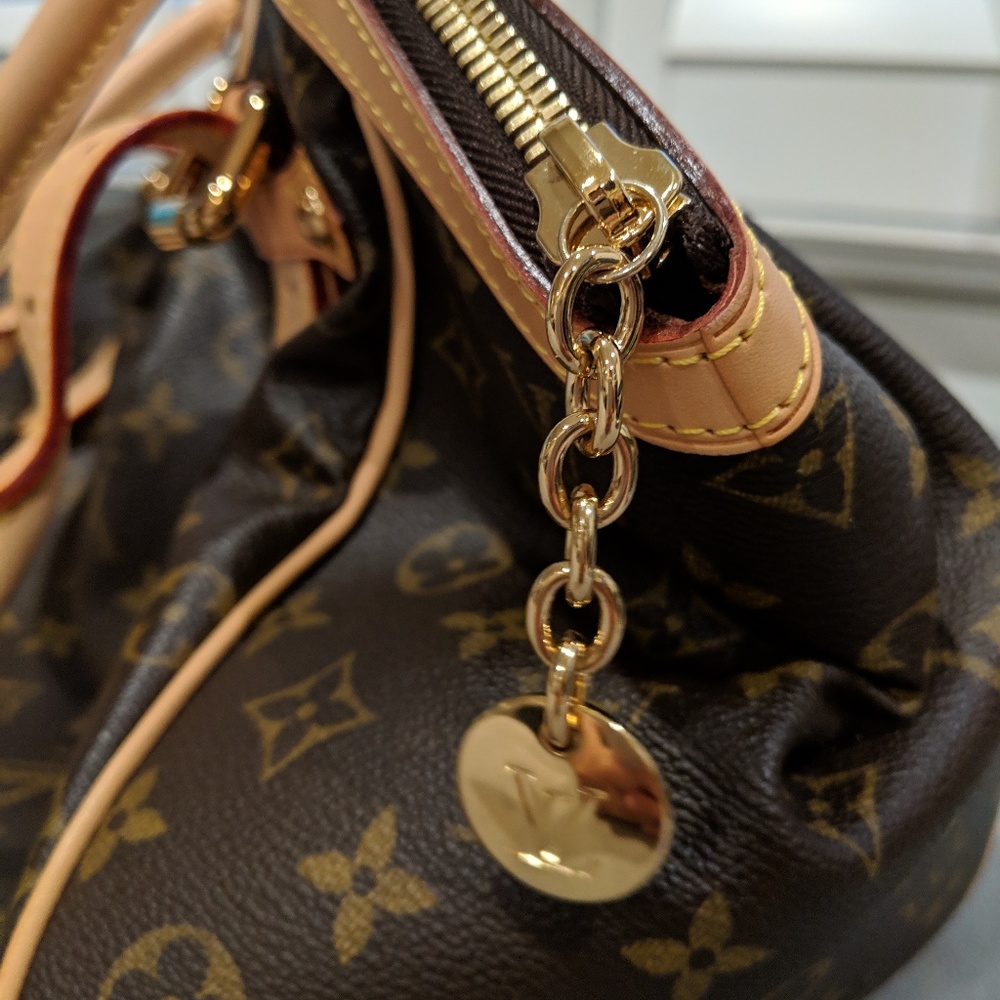 Authentic Louis Vuitton Tivoli GM - Picture 4 of 7